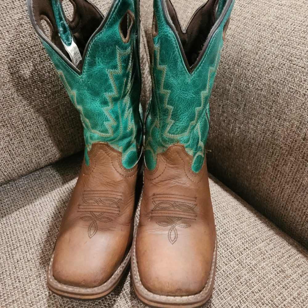 Boys boots